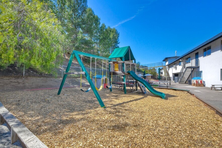 More Photos Of 855 Barham Dr, San Marcos Religious Facility For Lease