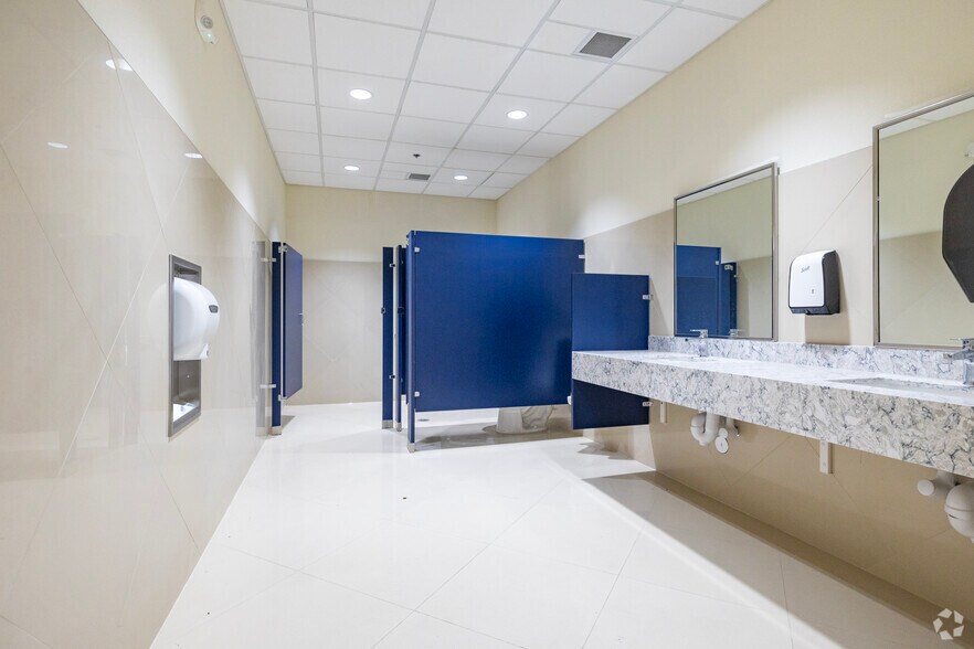 More Photos Of 3211-3231 Coors Blvd SW, Albuquerque Unknown For Lease