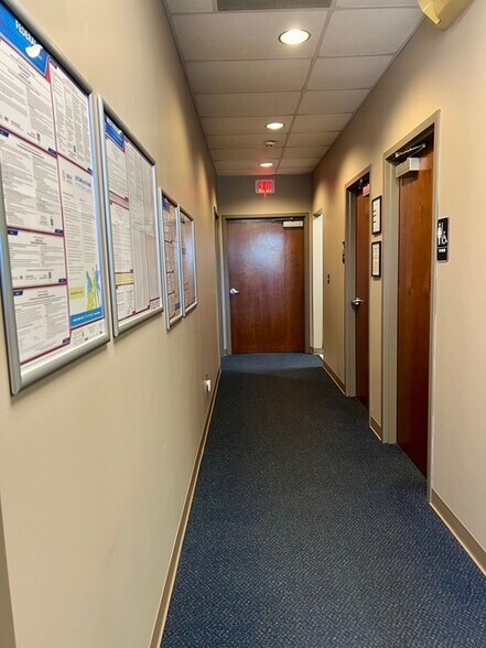 More Photos Of 96 Erskine Ln, Scott Depot Flex For Lease