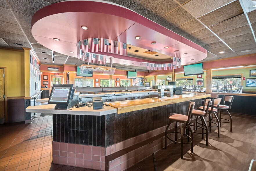 More Photos Of 10071 Hutchison Blvd, Panama City Beach Freestanding For Lease