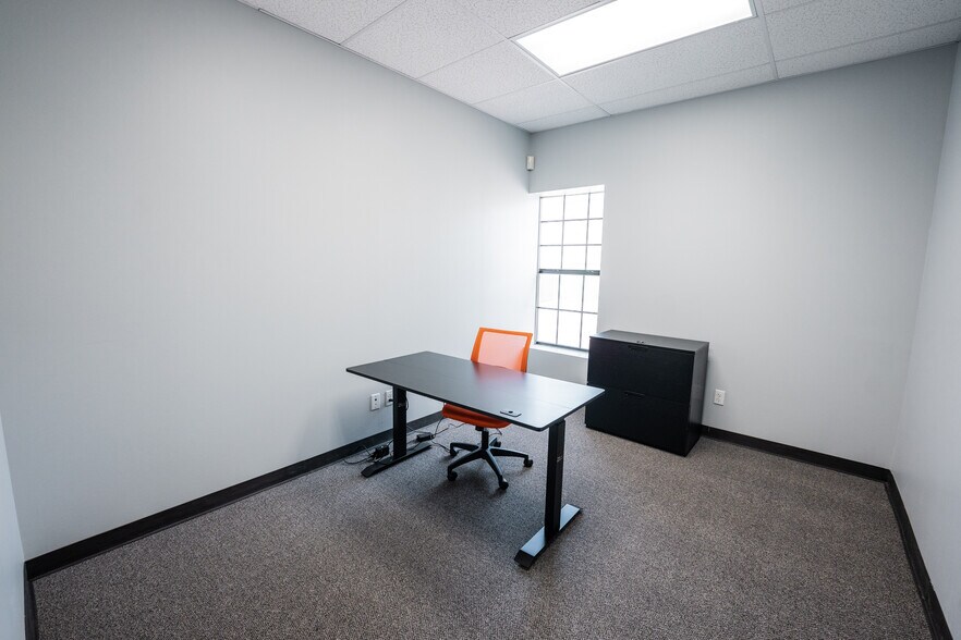 More Photos Of 1120 Toro Grande, Cedar Park Light Distribution For Sale