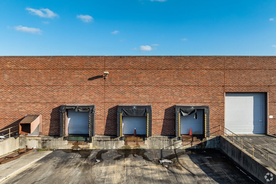 More Photos Of 80 Gordon Dr, Syosset Warehouse For Lease