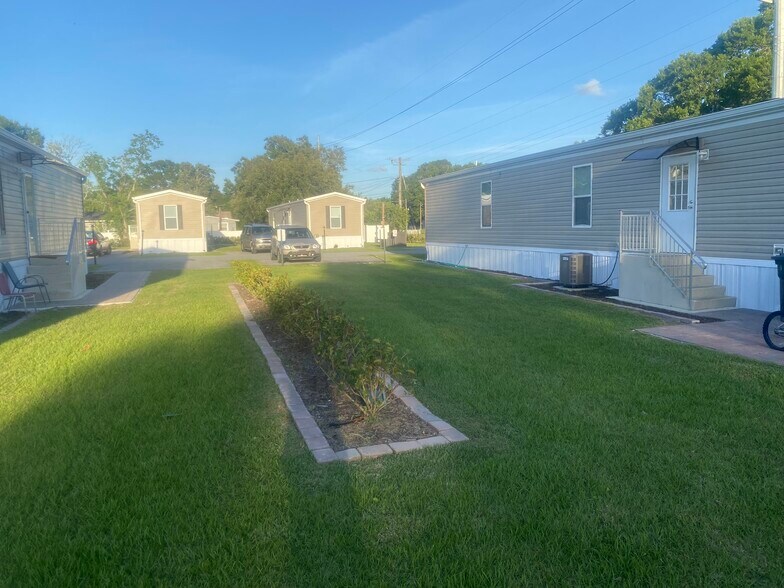 More Photos Of 8035 Gardner Rd, Tampa Manufactured Housing Mobile Home Park For Sale