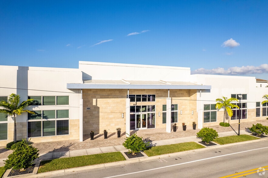 More Photos Of 20080 W Dixie Hwy, Miami General Retail For Lease