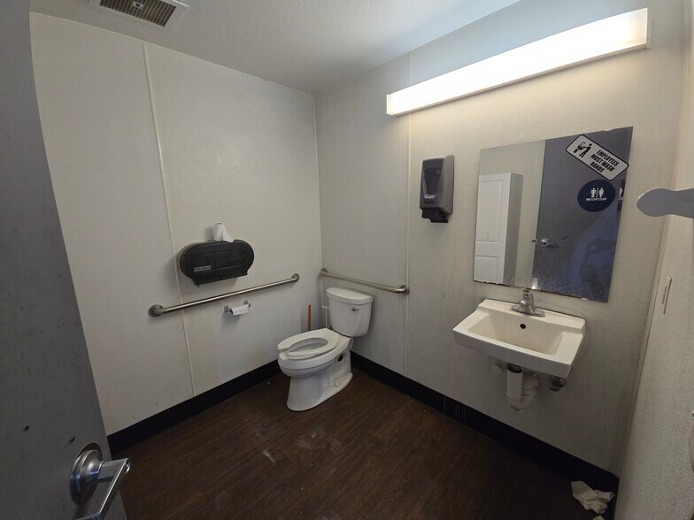 More Photos Of 8475 Forest St, Gilroy Warehouse For Lease