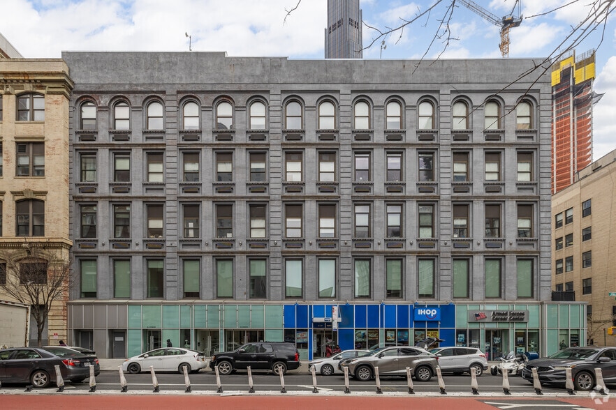 More Photos Of 490 Fulton St, Brooklyn Apartments For Lease