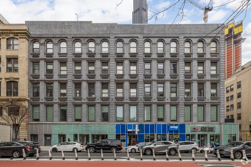 More Photos Of 490 Fulton St, Brooklyn Apartments For Lease