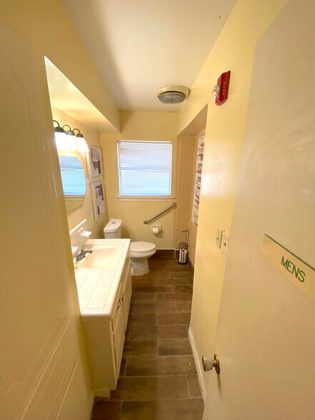 More Photos Of 15518 Silver Ridge Dr, Houston Specialty For Sale