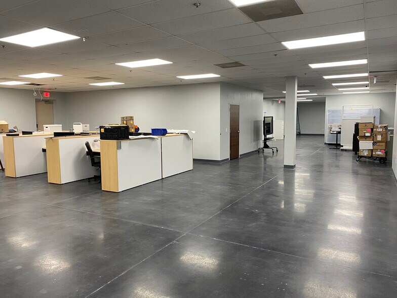 More Photos Of 8010 Sunport Dr, Orlando Light Distribution For Sale