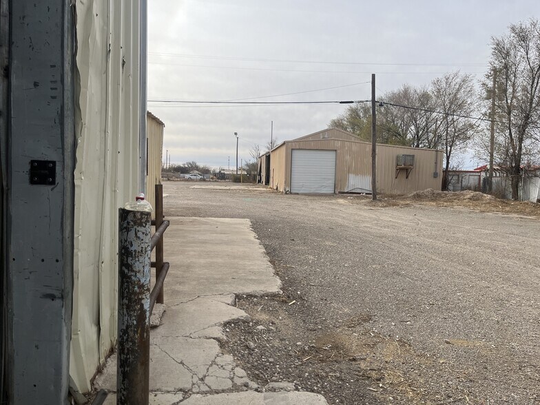 More Photos Of 1012 E Waylon Jennings Blvd, Littlefield Industrial For Sale