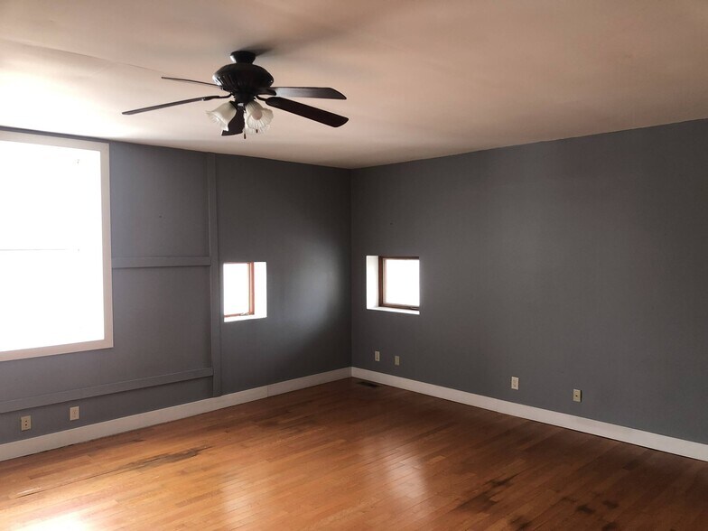 More Photos Of 801 Sixth St, Mendota Storefront Retail Residential For Sale