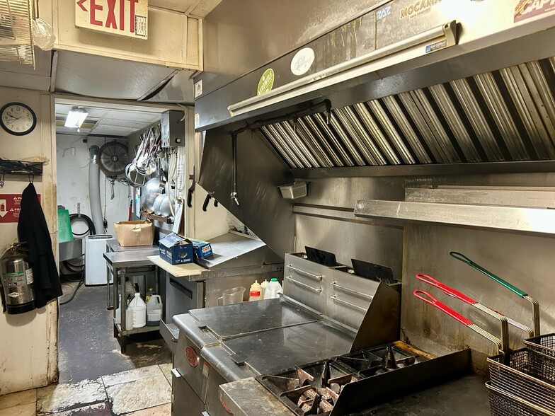 More Photos Of 320 S 8th St, Fernandina Beach Freestanding For Lease