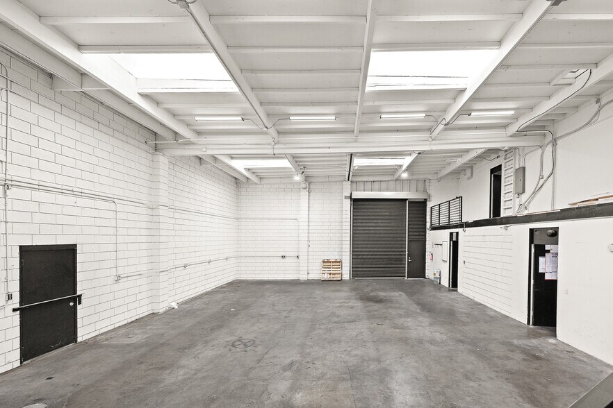 More Photos Of 2702 Saint Louis Ave, Signal Hill Warehouse For Lease