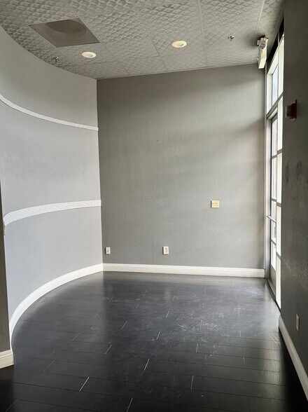 More Photos Of 5145 S Durango Dr, Las Vegas Office Residential For Lease