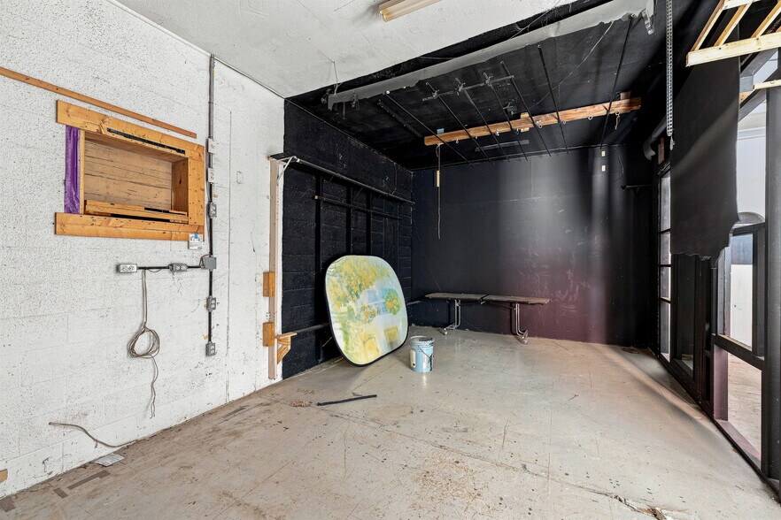 More Photos Of 200 Mission Rd, San Antonio Flex For Sale