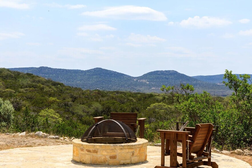 More Photos Of 603 Blessing Ln, Utopia Land For Sale