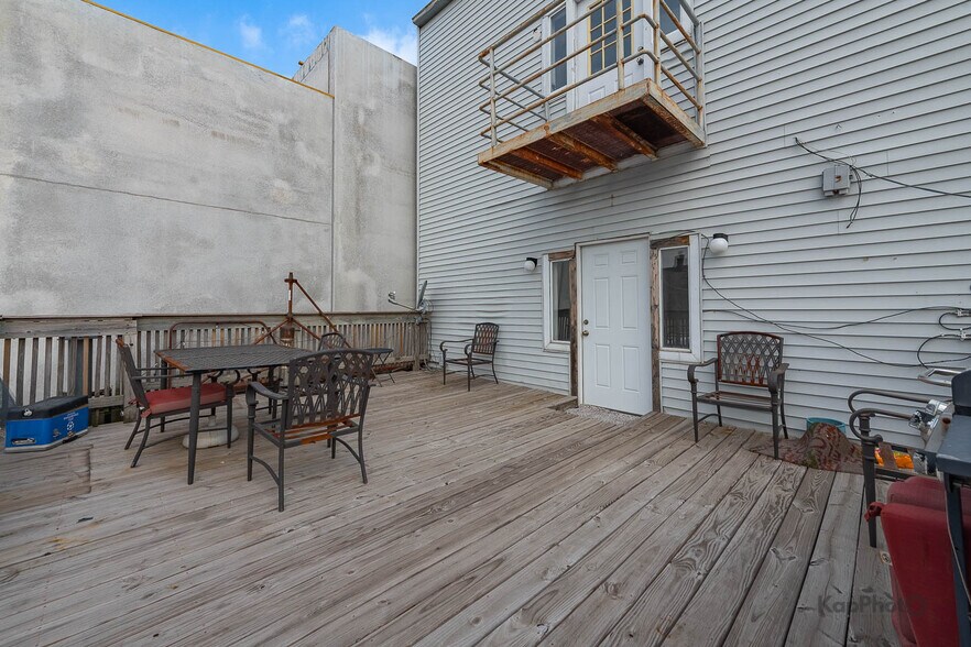 More Photos Of 601 W 47th St, Chicago Storefront Retail Residential For Sale