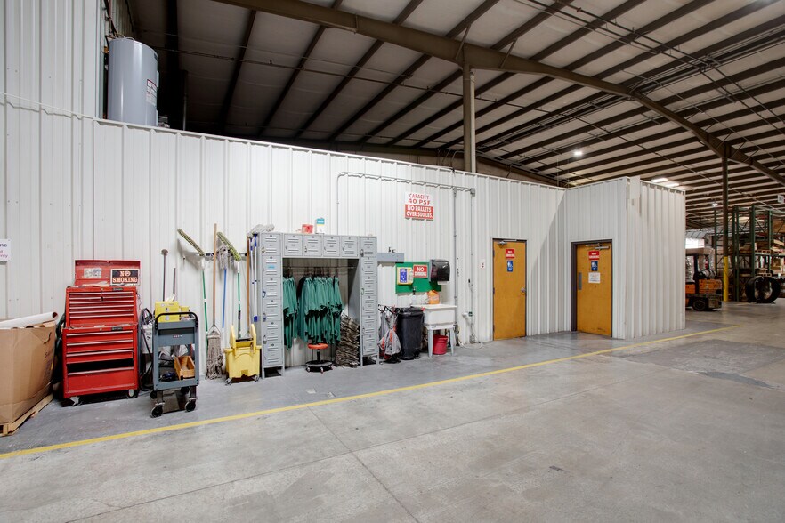 More Photos Of 112 Tennessee Blvd, Watertown Manufacturing For Sale