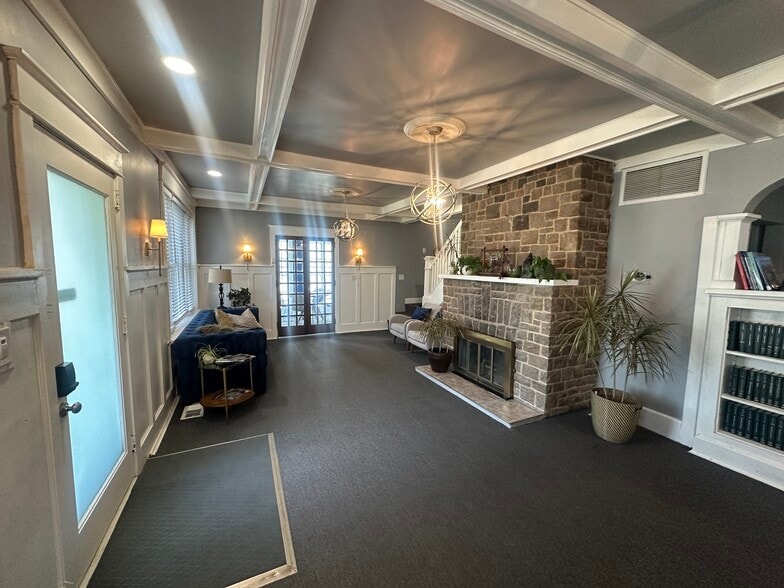 More Photos Of 600 S White Horse Pike, Audubon Medical For Lease
