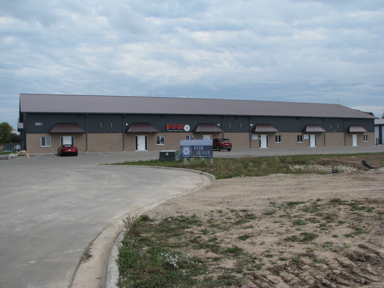 More Photos Of 3862 Norrie Dr, New Franken Showroom For Lease