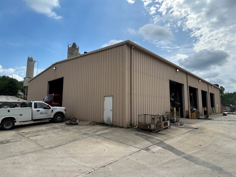 More Photos Of 5010 Old Alton Edwardsville Rd, Edwardsville Industrial For Sale