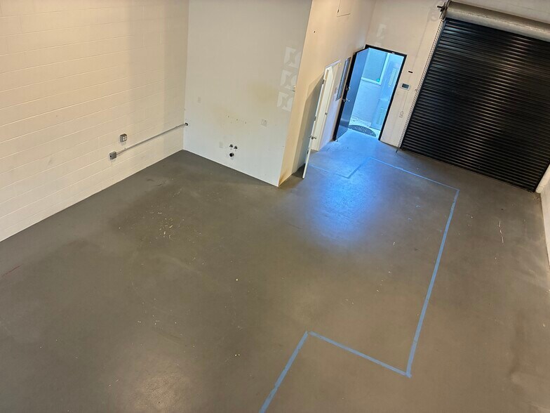 More Photos Of 3307 W Burbank Blvd, Burbank Loft Creative Space For Lease