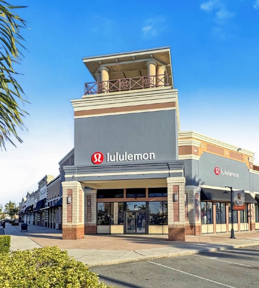 More Photos Of 303-881 N Alafaya Trl, Orlando Unknown For Lease