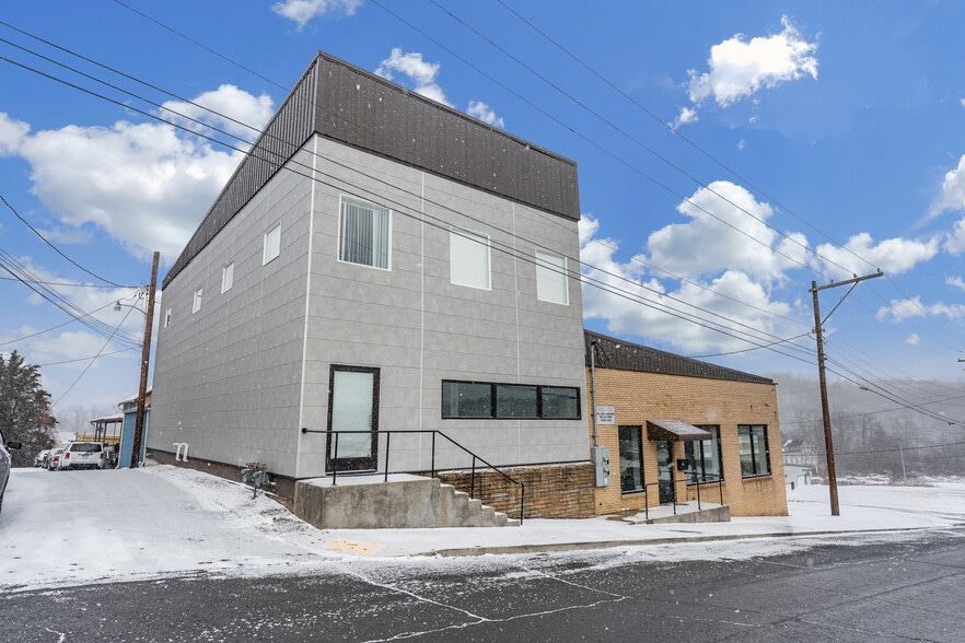 More Photos Of 205 10th St, Fairmont Office For Sale