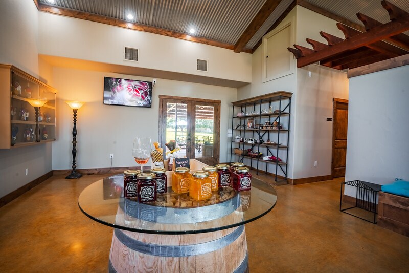 More Photos Of 316 E Wallace St, San Saba General Retail For Sale