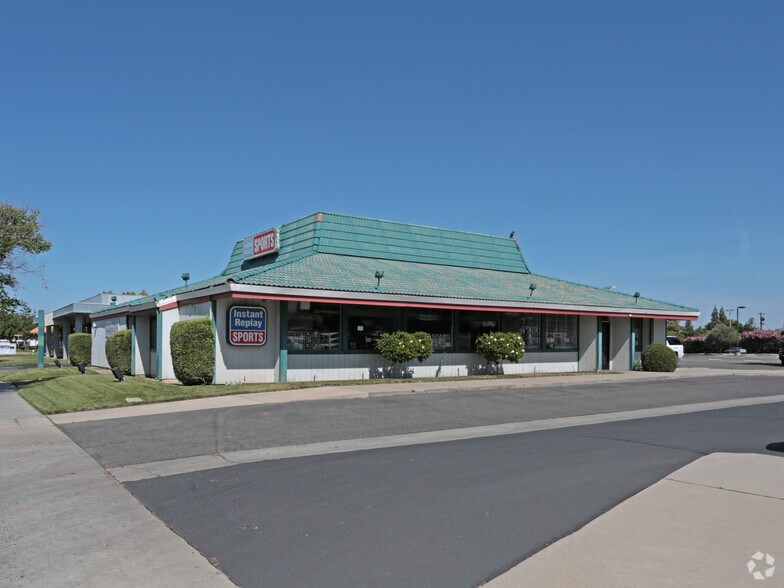 More Photos Of 125 Shaw Ave, Clovis Freestanding For Sale