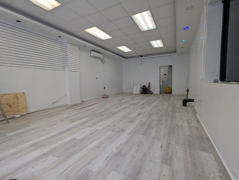 More Photos Of 100-118 W 168th St, Bronx Storefront For Lease