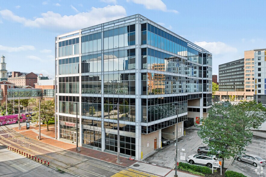 More Photos Of 300 W Pratt St, Baltimore Office For Sale