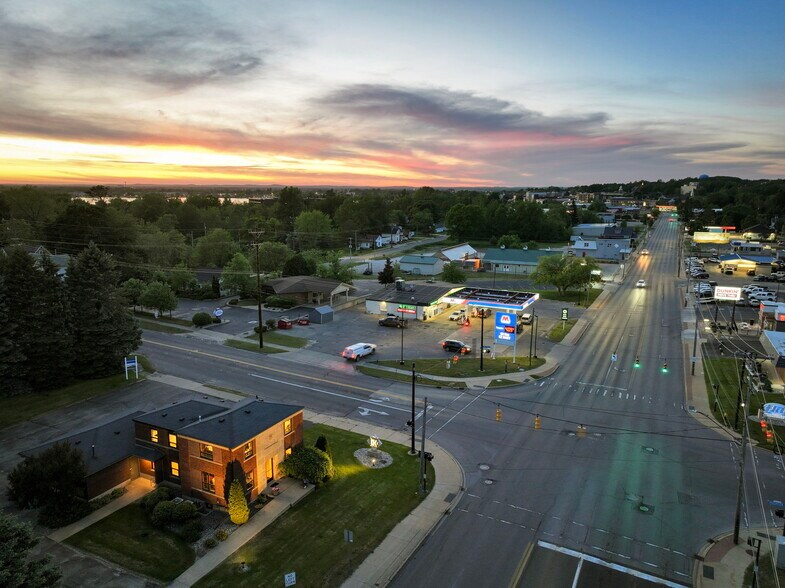 More Photos Of 1104 S Mitchell St, Cadillac Office For Sale