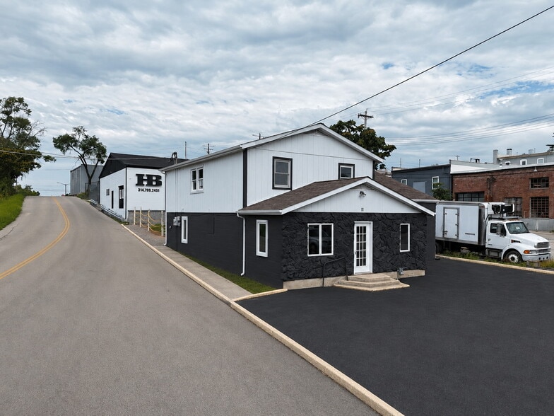More Photos Of 11 S 2nd St, Festus Office For Sale