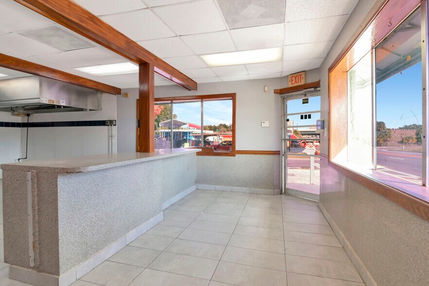 More Photos Of 308 E Waters Ave, Tampa Restaurant For Sale