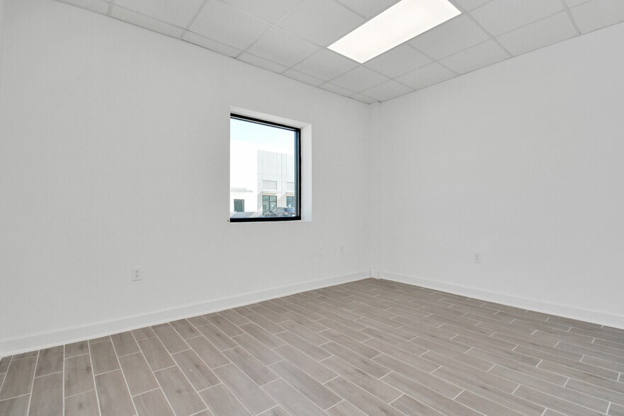 More Photos Of 12425 W Airport Blvd, Sugar Land Light Distribution For Sale