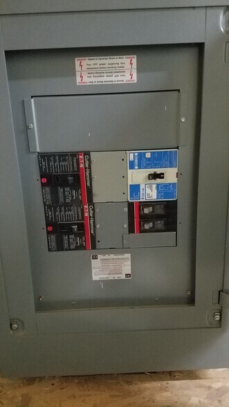 More Photos Of 900 W 10th St, Azusa Warehouse For Lease