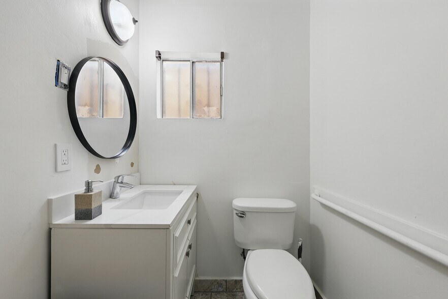 More Photos Of 6617 S San Pedro St, Los Angeles Flex For Sale