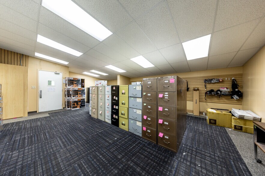 More Photos Of 2111 West Ave, San Antonio Flex For Sale