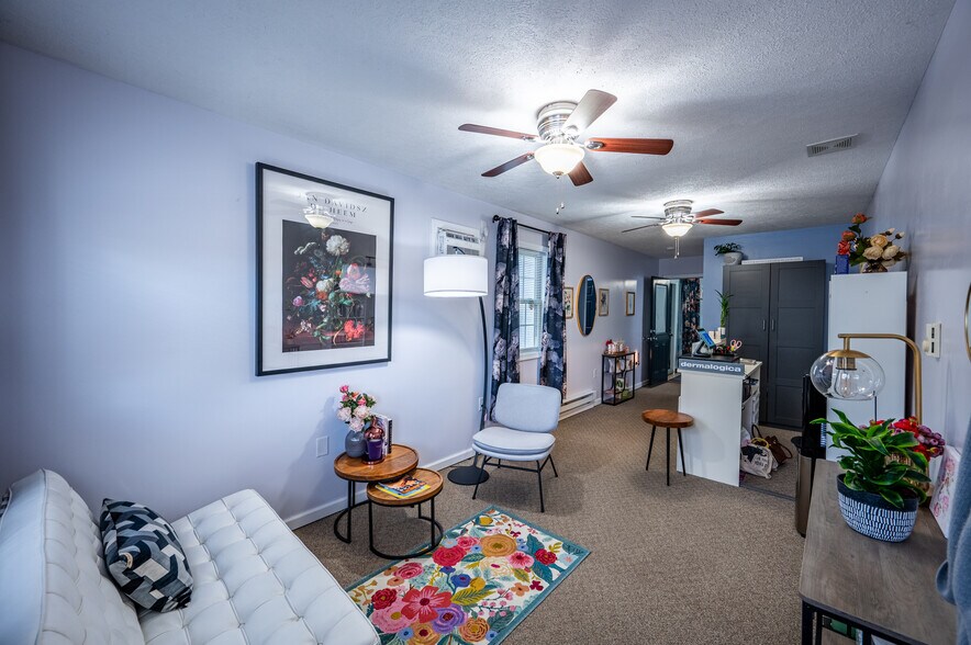 More Photos Of 2815 Grand Central Ave, Vienna General Retail For Sale