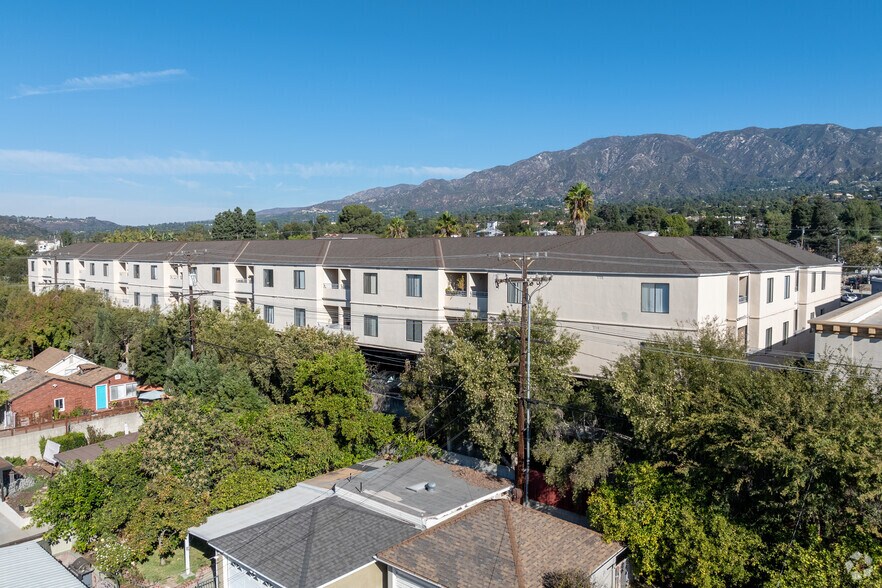 More Photos Of 2490-2520 Honolulu Ave, Montrose Apartments For Lease