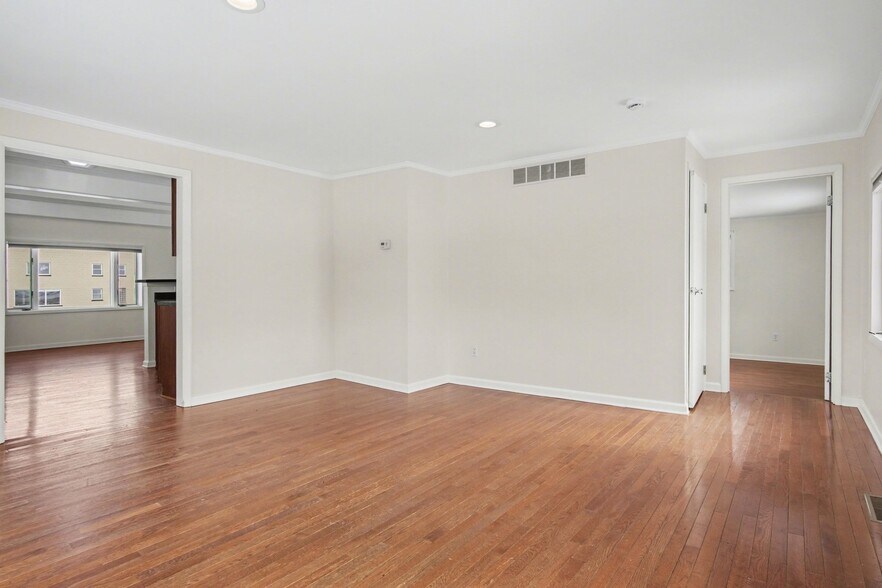 More Photos Of 328 Lake Road East Frk, Hamlin Restaurant For Sale
