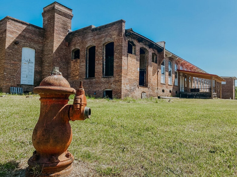 More Photos Of 340 Seaboard St, Vass Warehouse For Sale