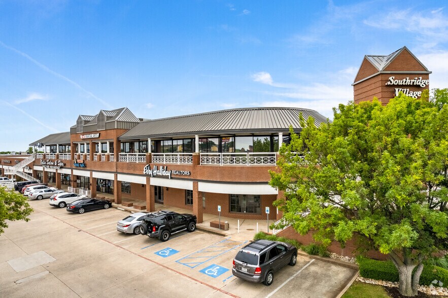Primary Photo Of 2430 E Interstate 35 S, Denton General Retail For Lease