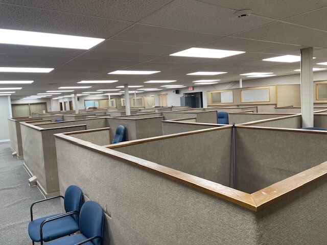 More Photos Of 2700 N Belt Hwy, Saint Joseph Office For Sale