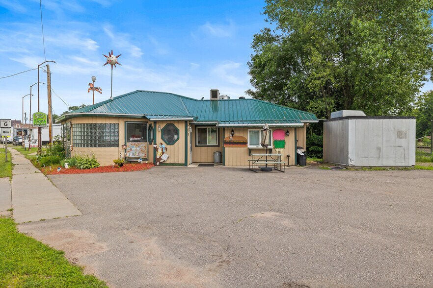 More Photos Of 601 Main St, Junction City Restaurant For Sale