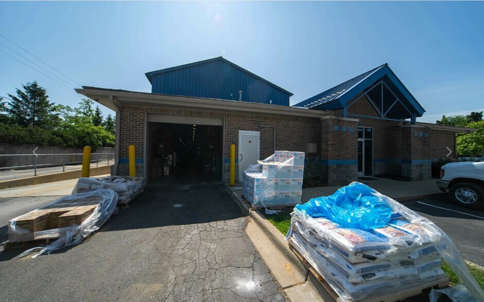 More Photos Of 3770 Dixie Hwy, Waterford Showroom For Sale