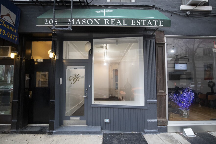 More Photos Of 205 W 20th St, New York Apartments For Lease