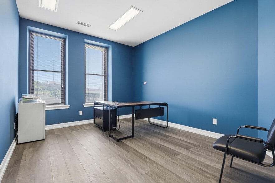 More Photos Of 2401 Broad Street, Chattanooga Office For Sale