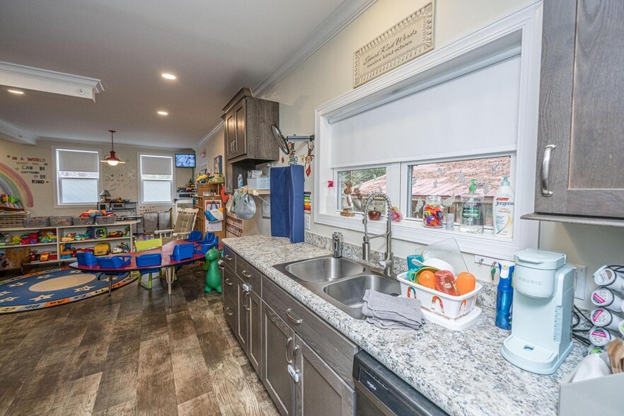 More Photos Of 141 Limehouse Dr, Summerville Daycare Center For Sale
